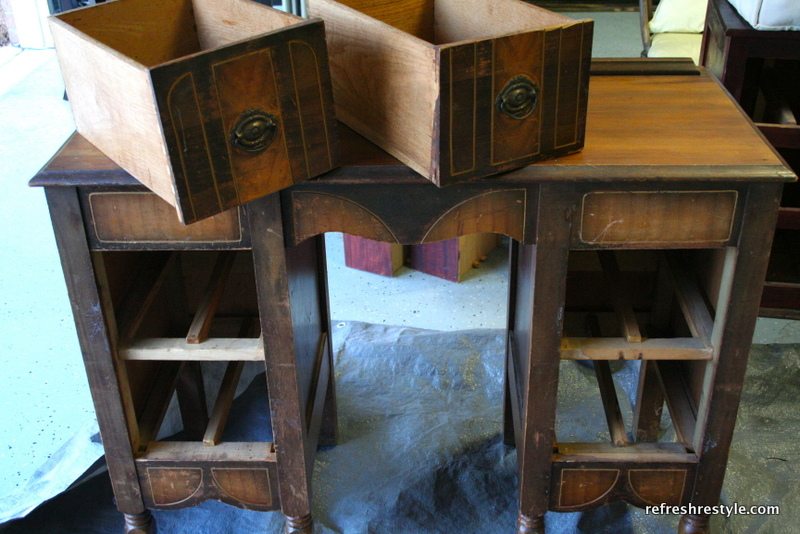 Vanity/Desk Makeover With Annie Sloan Chalk Paint