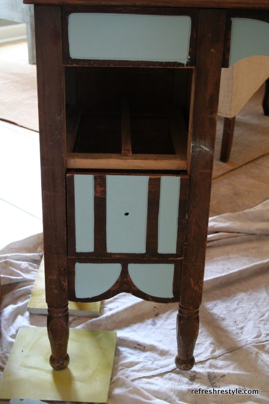 Vanity/Desk Makeover With Annie Sloan Chalk Paint