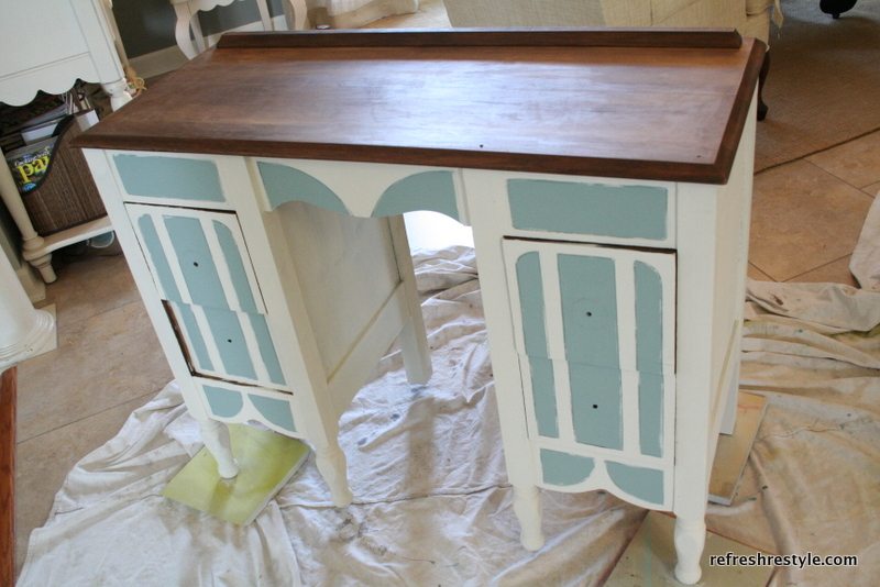 Vanity/Desk Makeover With Annie Sloan Chalk Paint