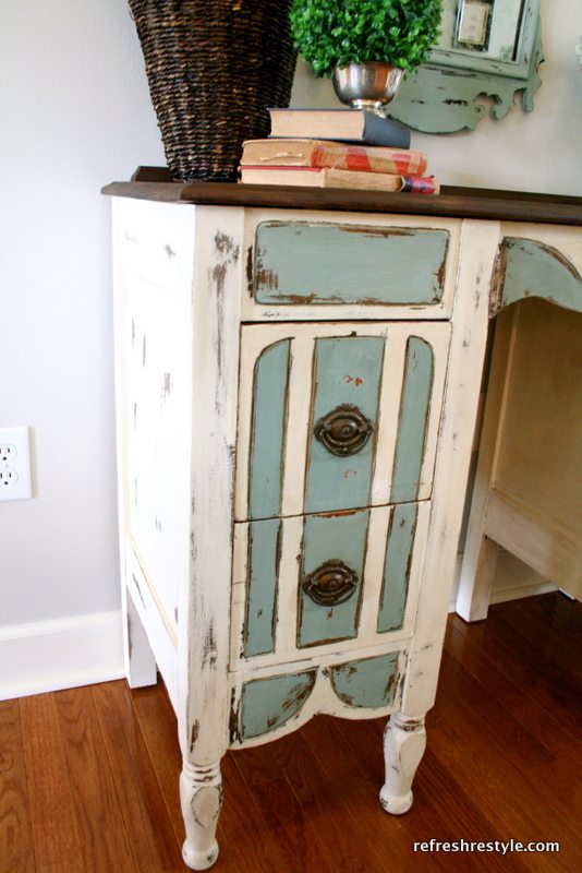 Vanity/Desk Makeover With Annie Sloan Chalk Paint
