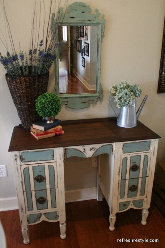 Vanity/Desk Makeover With Annie Sloan Chalk Paint