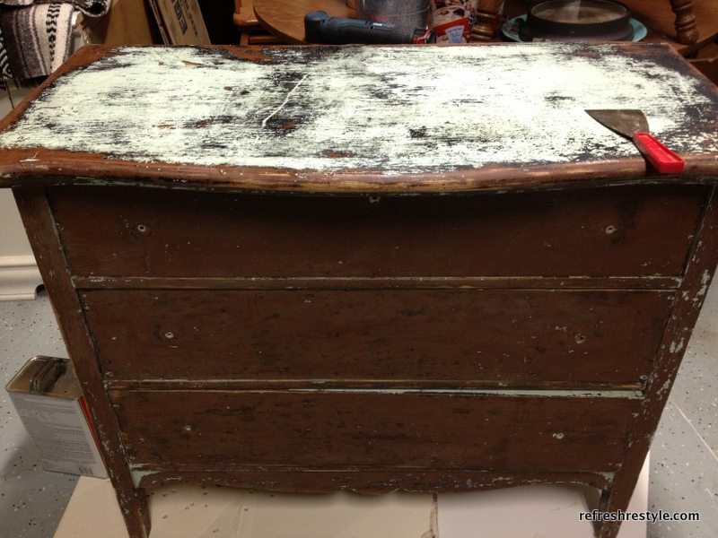 From trash to treasure Emerald green dresser makeover - painted furniture idea that you can do yourself