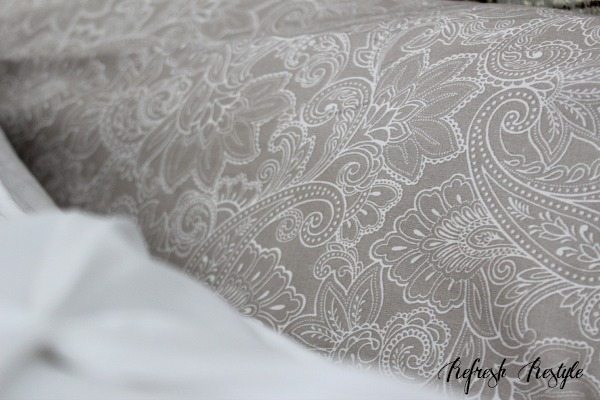 <img src="https://media.refreshrestyle.com/2014/09/Guest-Ready-14.jpg" alt="Guest Ready - Guest room essentials" loading="lazy" />