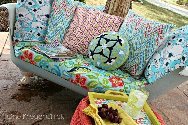 01- Cast-Iron-Bathtub-turned-into-an-Outdoor-Sofa