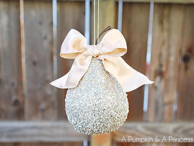 http://sisterssuitcaseblog.com/2012/12/rudolph-santa-painted-ornaments.html