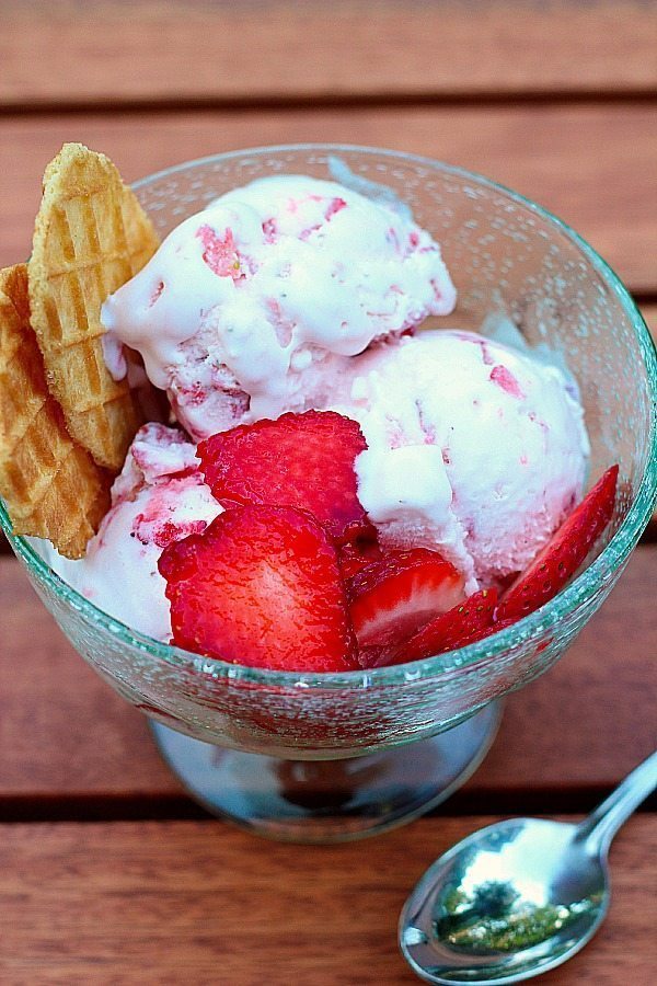 summer recipe Homemade Strawberry Ice Cream