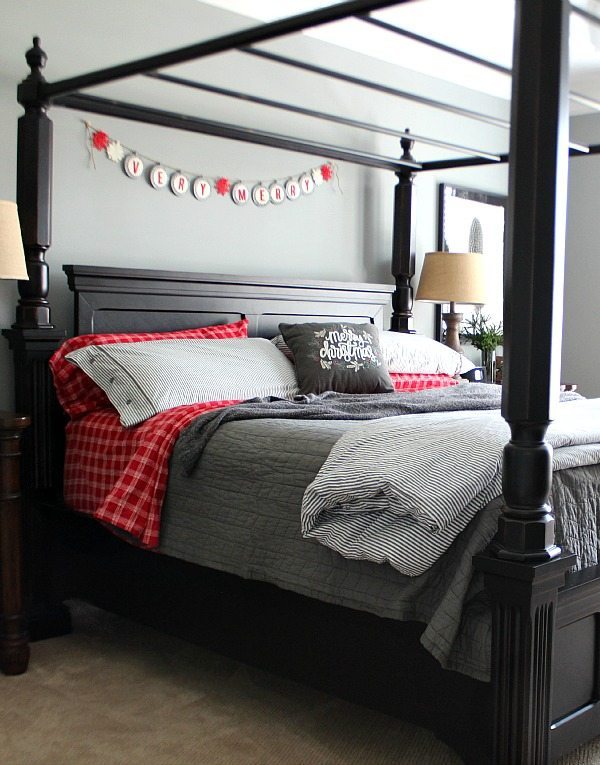 Four poster Christmas decor