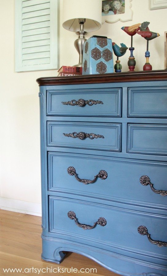 Annie Sloan Aubusson-Blue-Dresser-Redo-Thrift-Store-Dresser-chalkpaint-aubussonblue-artsychicksrule.com