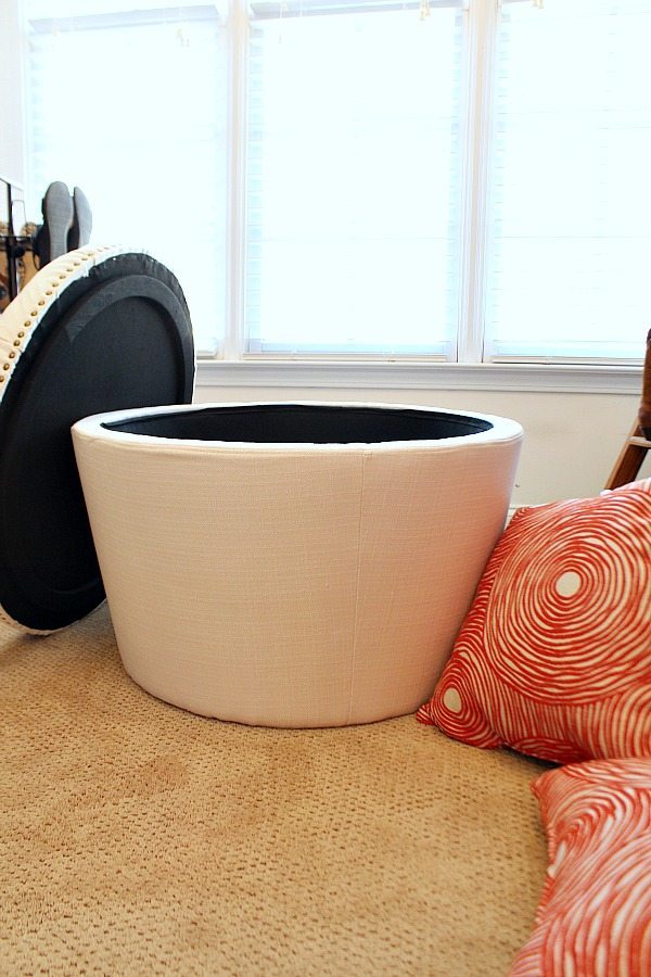 Storage ottoman, great to use in the closet. More ideas for closet organization at Refresh Restyle