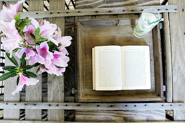 Chicken coop coffee table thrifty makeover at Refresh Restyle