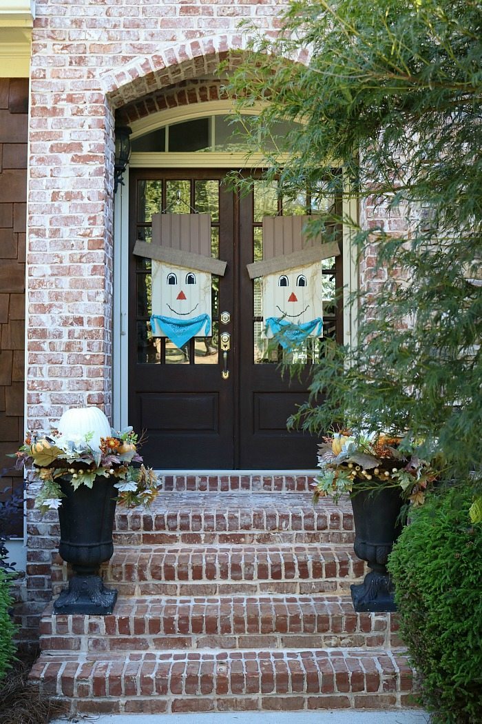 welcome-fall-with-this-cut-diy-fall-door-idea-at-refresh-restyle