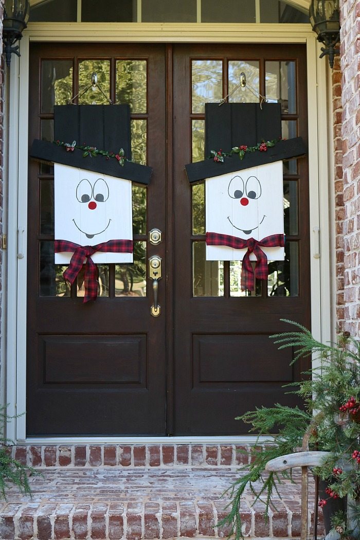 winter-snowman-door-idea-and-it-reverses-to-a-fall-scarecrow-at-refresh-restyle