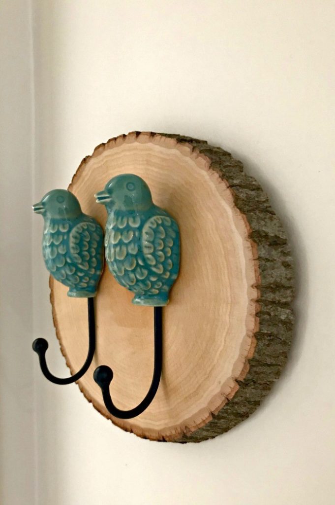 Wood-Slice-DIY-Wall-Hook-Decor-Ideas-681x1024