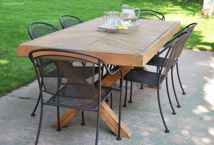 DIY-Outdoor-Table