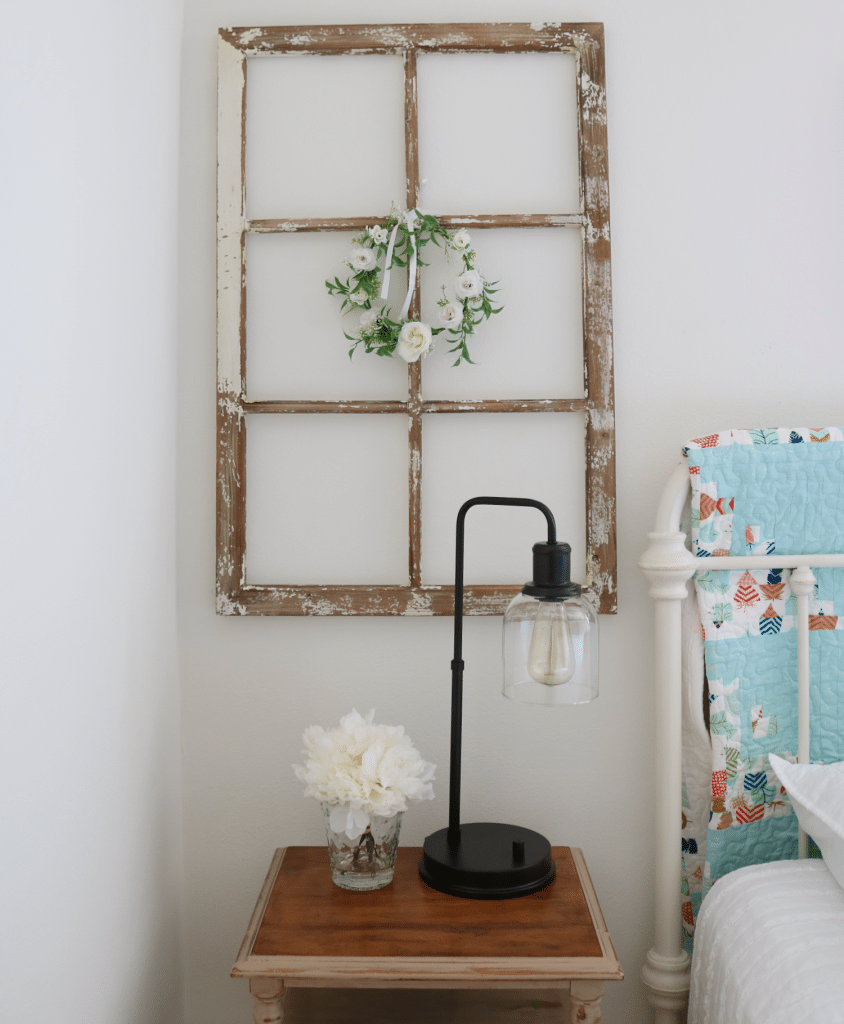 Cottage farmhouse guest room